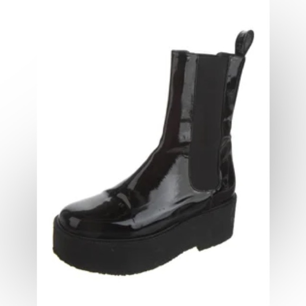 Staud
Patent Leather Chelsea Boots
Women's Size: 8 | IT 38